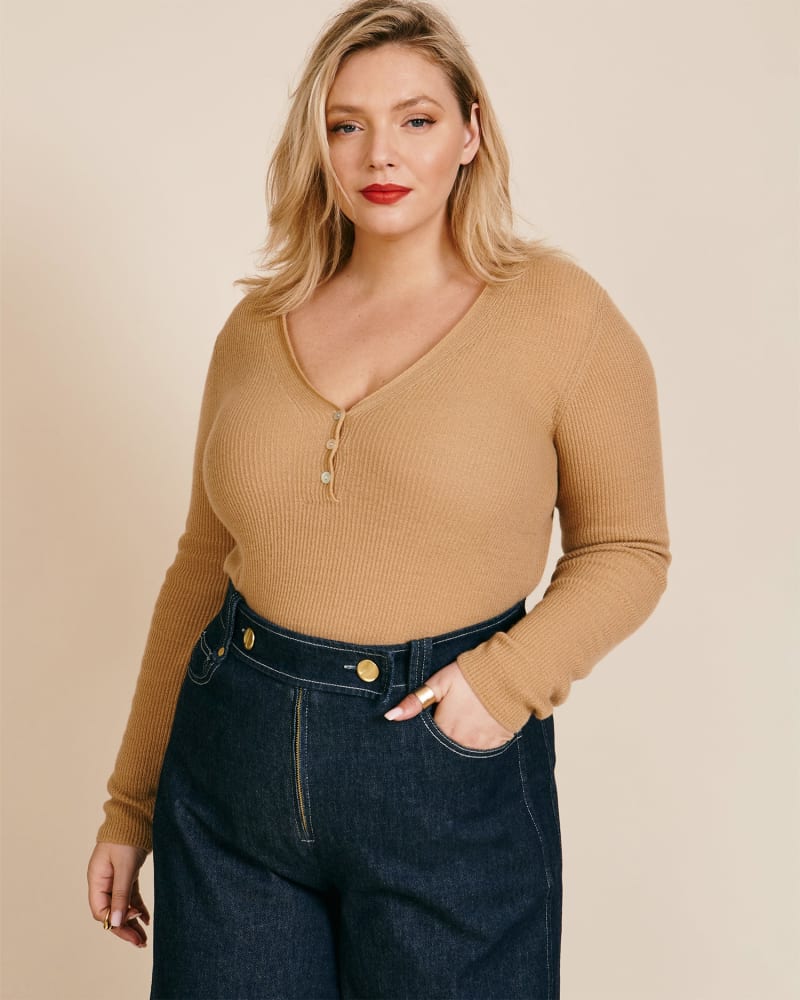 Front of a model wearing a size XXL Long Sleeve Henley in PALE WALNUT by Vince. | dia_product_style_image_id:225547